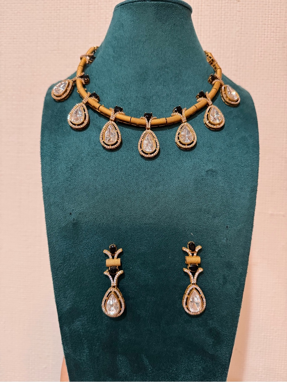 Fashion Jewelry Gold plated Teardrop Necklace and Earrings with Clear Stones